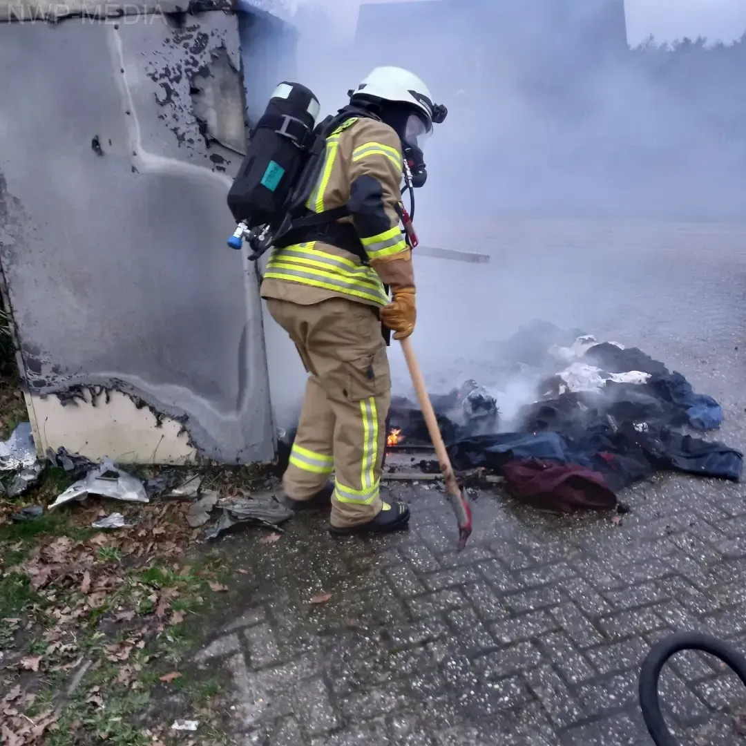 2023-01-01 Containerbrand in Achternmeer